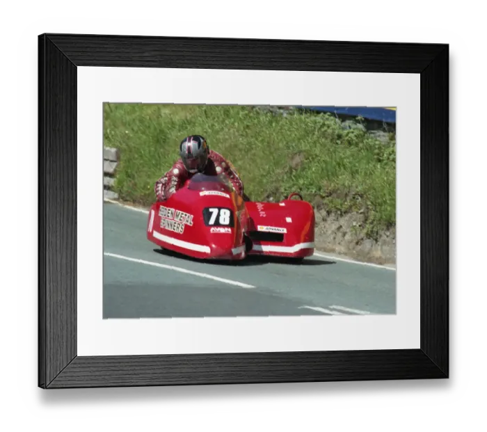 Framed Print : Stephen Ramsden & James Coward (Yamaha) 1995 Sidecar TT Framed Print : Stephen Ramsden & James Coward (Yamaha) 1995 Sidecar TT