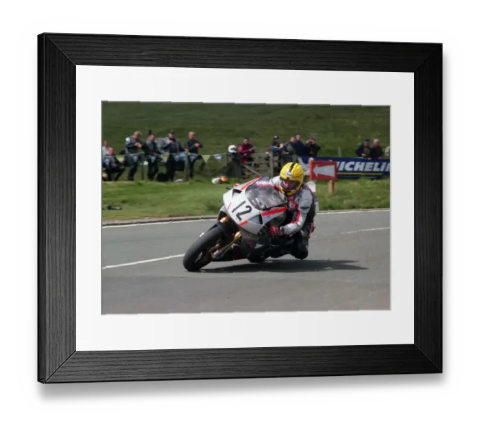 Framed Print : Joey Dunlop (Honda) 1999 Senior TT Framed Print : Joey Dunlop (Honda) 1999 Senior TT