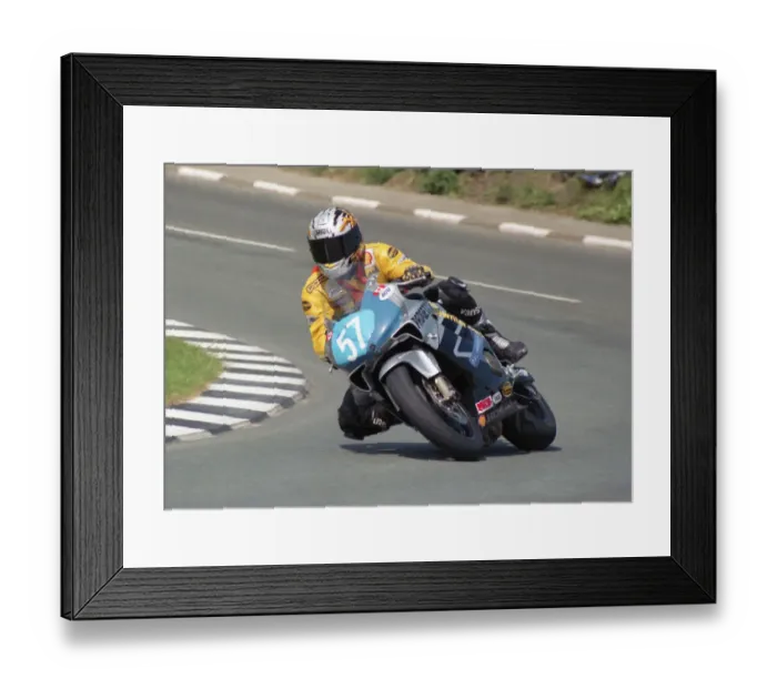 Framed Print : Mark Gardiner (Yamaha) 2002 Junior TT Framed Print : Mark Gardiner (Yamaha) 2002 Junior TT