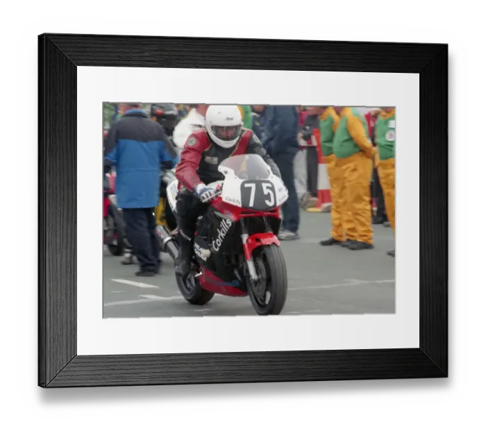 Framed Print : Alan Bezzant (Honda) 2002 Production 600 TT