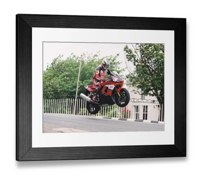 Framed Print : John McGuinness (Yamaha) 2004 Production 600 TT Framed Print : John McGuinness (Yamaha) 2004 Production 600 TT