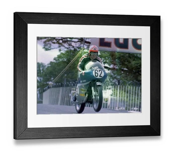 Framed Print : Graham Bailey (Crooks Suzuki) 1972 Formula 750 TT Framed Print : Graham Bailey (Crooks Suzuki) 1972 Formula 750 TT