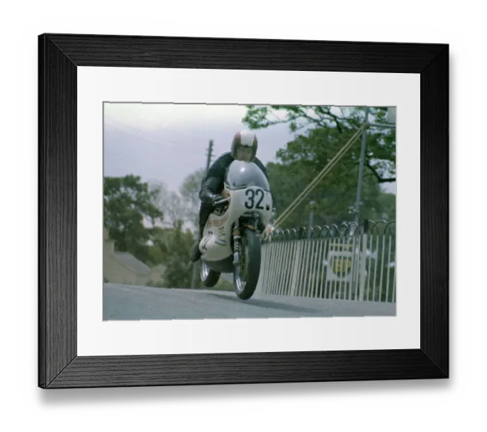 Framed Print : Roger Nicholls (Suzuki) 1972 Formula 750 TT Framed Print : Roger Nicholls (Suzuki) 1972 Formula 750 TT