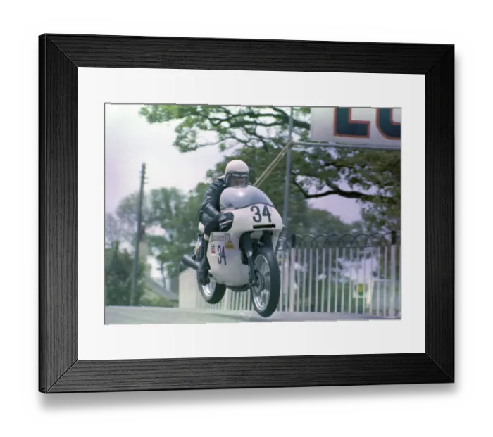 Framed Print : Darryl Pendlebury (BSA) 1972 Formula 750 TT Framed Print : Darryl Pendlebury (BSA) 1972 Formula 750 TT