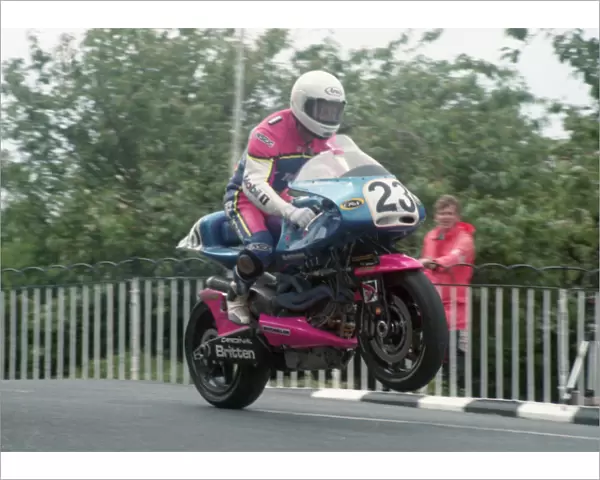 Shaun Harris (Britten) 1993 Senior TT