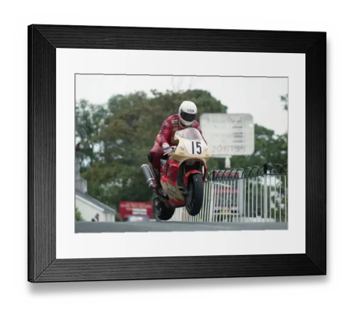 Framed Print : Johnny Rea (Millar Yamaha) 1993 Senior TT Framed Print : Johnny Rea (Millar Yamaha) 1993 Senior TT