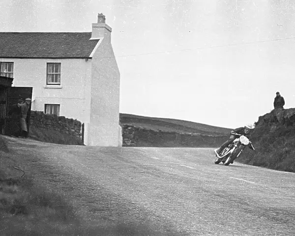 Geoff Duke (Norton) 1950 Junior TT
