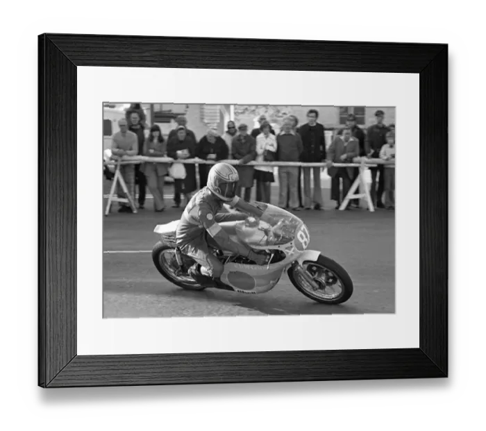 Framed Print : Bill Simpson (Yamaha) 1975 Junior TT Framed Print : Bill Simpson (Yamaha) 1975 Junior TT