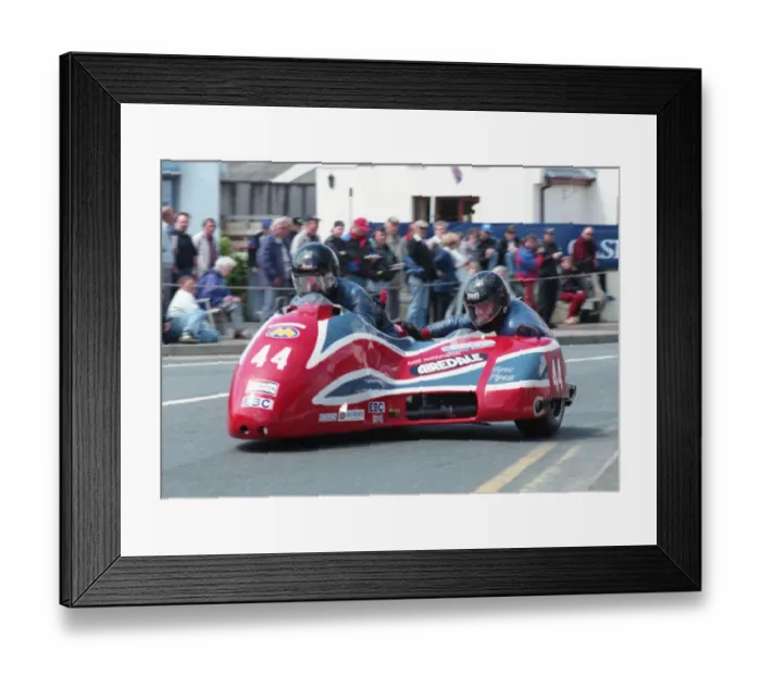 Framed Print : Joe Martin & Kate Harrington (Windle) 1995 Sidecar TT Framed Print : Joe Martin & Kate Harrington (Windle) 1995 Sidecar TT