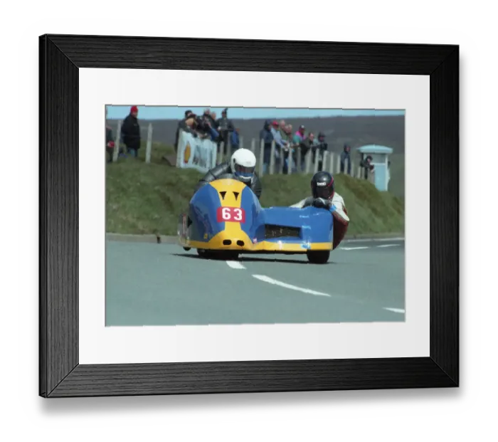 Framed Print : John Potts & Simon Bartrop (Honda) 1995 Sidecar TT Framed Print : John Potts & Simon Bartrop (Honda) 1995 Sidecar TT