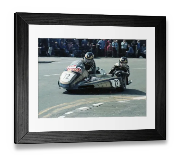 Framed Print : Dennis Holmes & Steve Bagnall (Ireson Yamaha) 1981 Sidecar TT Framed Print : Dennis Holmes & Steve Bagnall (Ireson Yamaha) 1981 Sidecar TT