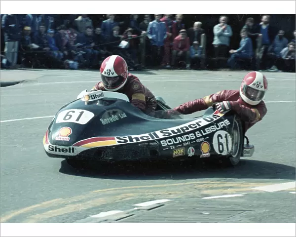 Adrian Shea & Tony Dwyer (Shell Yamaha) 1981 Sidecar TT