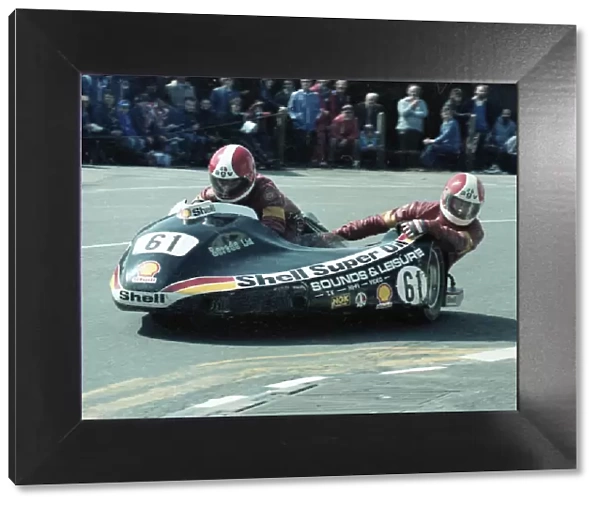 Adrian Shea & Tony Dwyer (Shell Yamaha) 1981 Sidecar TT