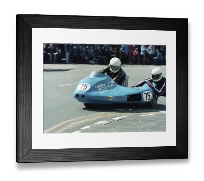 Framed Print : Rod Bellas & Alan Fisher (Cooper Kawasaki) 1981 Sidecar TT Framed Print : Rod Bellas & Alan Fisher (Cooper Kawasaki) 1981 Sidecar TT