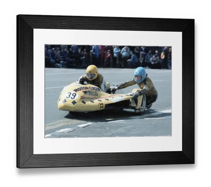 Framed Print : Alistair Lewis & Richard Dumble (Derbyshire Yamaha) 1981 Sidecar TT Framed Print : Alistair Lewis & Richard Dumble (Derbyshire Yamaha) 1981 Sidecar TT