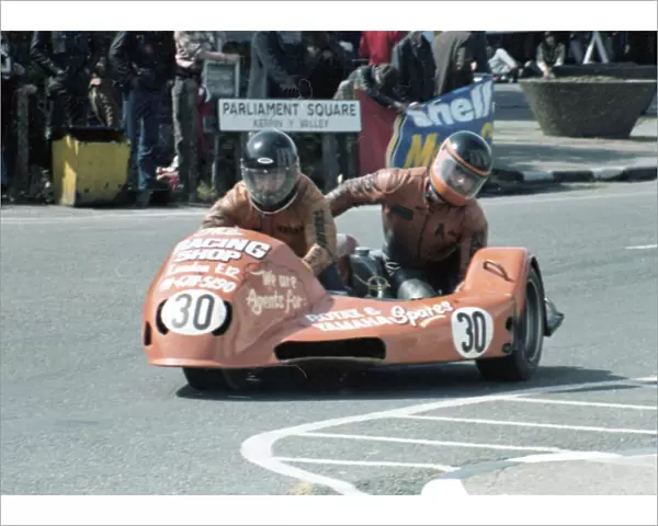 Brian Offen & Ian Watson (Yamaha) 1981 Sidecar TT