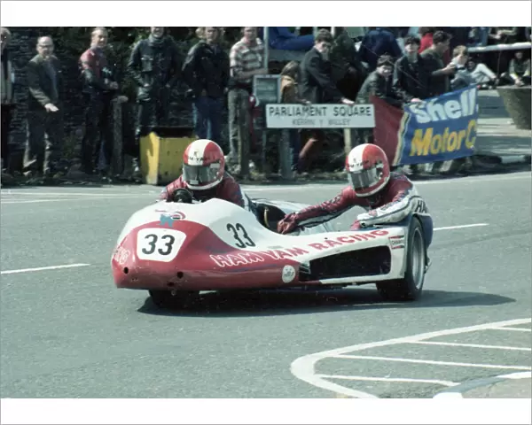 Steve Abbott & Shaun Smith (Ham-Yam) 1981 Sidecar TT