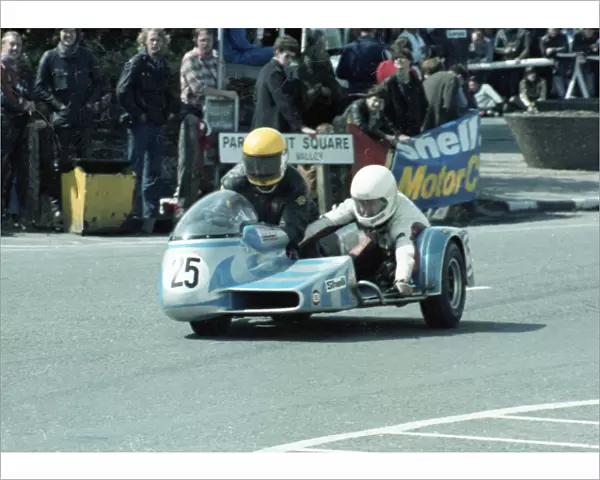 Barrie Moran & Ron Hardy (Konig) 1981 Sidecar TT