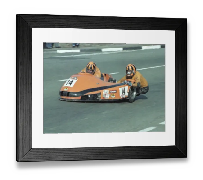Framed Print : Roy Hanks & Vince Biggs (Yamaha) 1981 Sidecar TT Framed Print : Roy Hanks & Vince Biggs (Yamaha) 1981 Sidecar TT