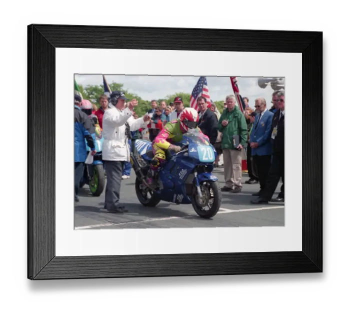 Framed Print : Gary Carswell (Honda) 1999 Junior TT Framed Print : Gary Carswell (Honda) 1999 Junior TT