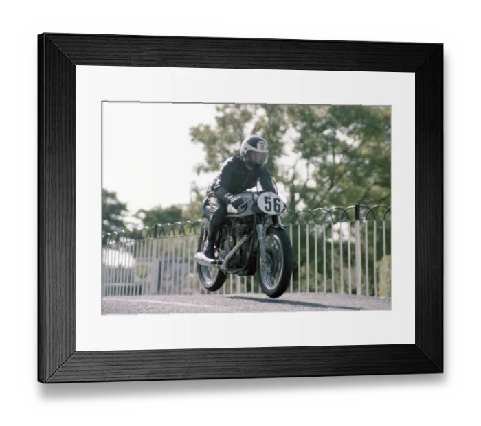 Framed Print : Gareth Owen (Norton) 1983 Senior Classic Manx Grand Prix