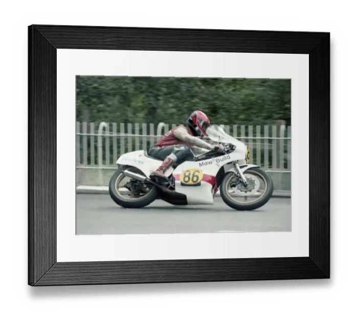 Framed Print : Andy Graves (Yamaha) 1983 Senior Manx Grand Prix Framed Print : Andy Graves (Yamaha) 1983 Senior Manx Grand Prix