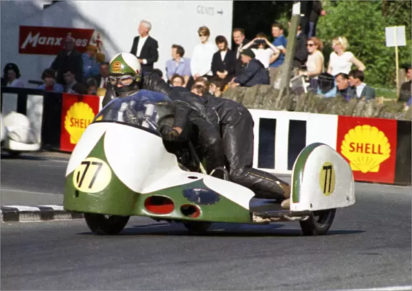 Mick Wortley & D Bayer (Triunph) 1968 Sidecar TT