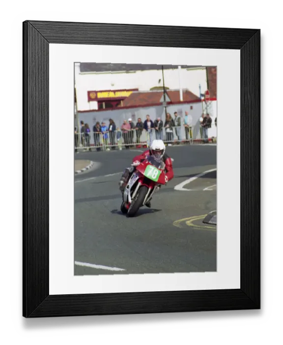 Framed Print : Dafydd Owen (Yamaha) 2000 Ultra Lightweight Manx Grand Prix Framed Print : Dafydd Owen (Yamaha) 2000 Ultra Lightweight Manx Grand Prix