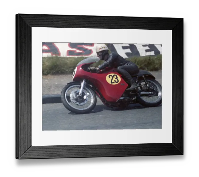 Framed Print : Billy McCosh (Matchless) 1967 Senior TT Framed Print : Billy McCosh (Matchless) 1967 Senior TT