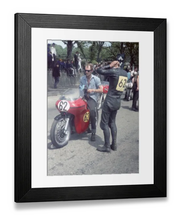Framed Print : Steve Jolly (Matchless) 1967 Senior TT Framed Print : Steve Jolly (Matchless) 1967 Senior TT