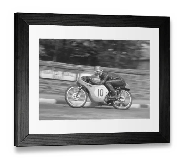 Framed Print : Luigi Taveri (Honda) 1962 50cc TT