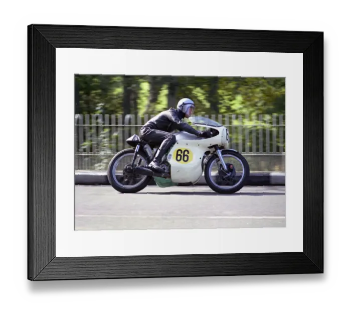 Framed Print : Dennis Richardson (Norton) 1972 Senior Manx Grand Prix Framed Print : Dennis Richardson (Norton) 1972 Senior Manx Grand Prix