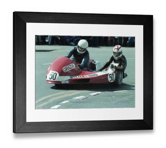 Framed Print : Mike Alexander & Alan Worsfold (Yamaha) 1981 Sidecar TT Framed Print : Mike Alexander & Alan Worsfold (Yamaha) 1981 Sidecar TT