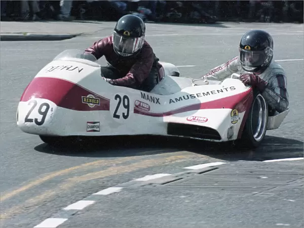 Dave Houghton & Ashley Wooller (Remaun) 1981 Sidecar TT