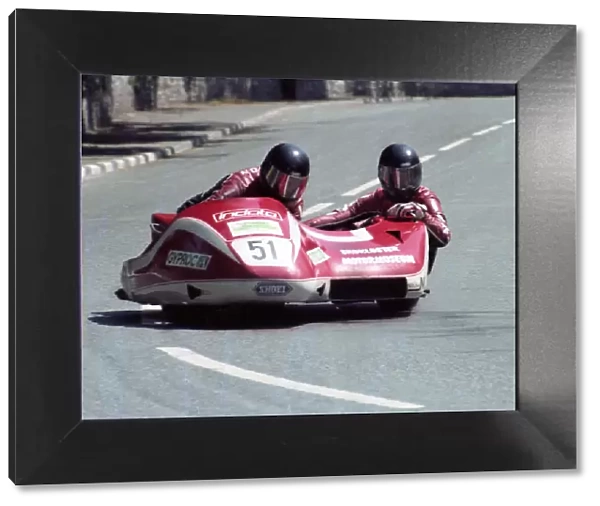 Roine Larsson & Haikan Barkestag (Yamaha) 1982 Sidecar TT