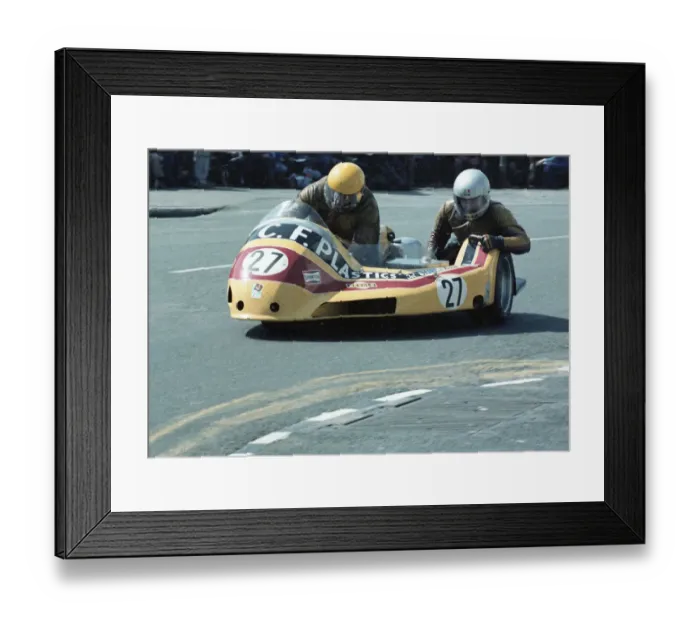Framed Print : Eric Cornes & Robert Holmes (Yamaha) 1981 Sidecar TT Framed Print : Eric Cornes & Robert Holmes (Yamaha) 1981 Sidecar TT
