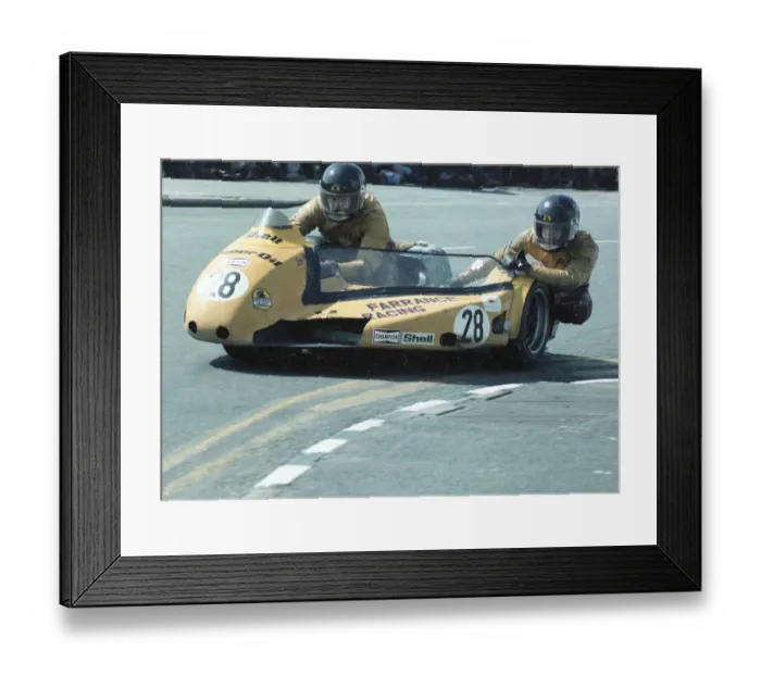 Framed Print : Frank Illingworth & Guy Miller (Yamaha) 1981 Sidecar TT Framed Print : Frank Illingworth & Guy Miller (Yamaha) 1981 Sidecar TT
