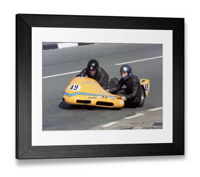 Framed Print : Brian Rostron & Ian Gemmell (Yamaha) 1981 Sidecar TT Framed Print : Brian Rostron & Ian Gemmell (Yamaha) 1981 Sidecar TT