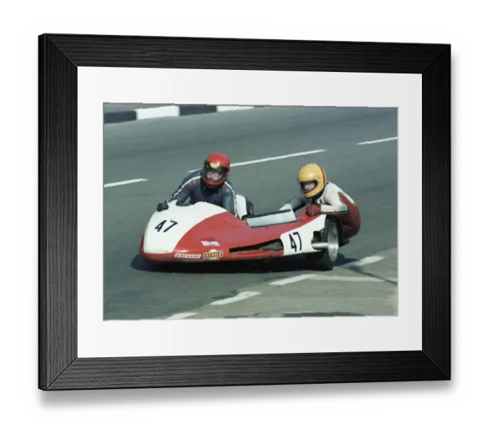 Framed Print : Stuart Applegate & Rod Appleton (Yamaha) 1981 Sidecar TT