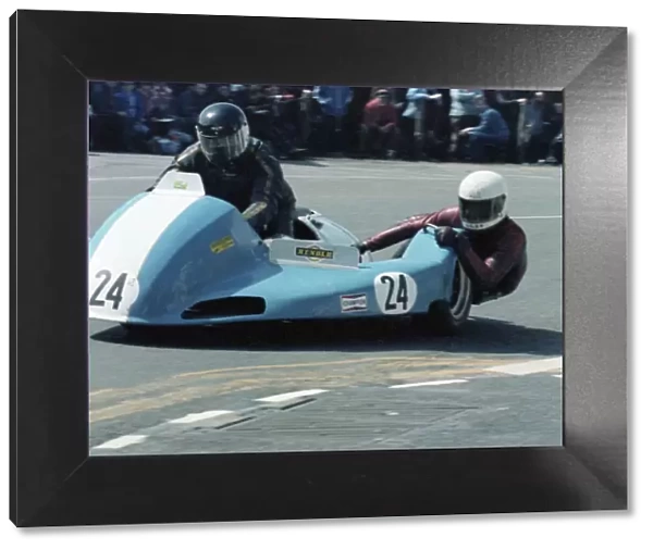 Derek Plummer & Roger Tomlinson (Kawasaki) 1981 Sidecar TT