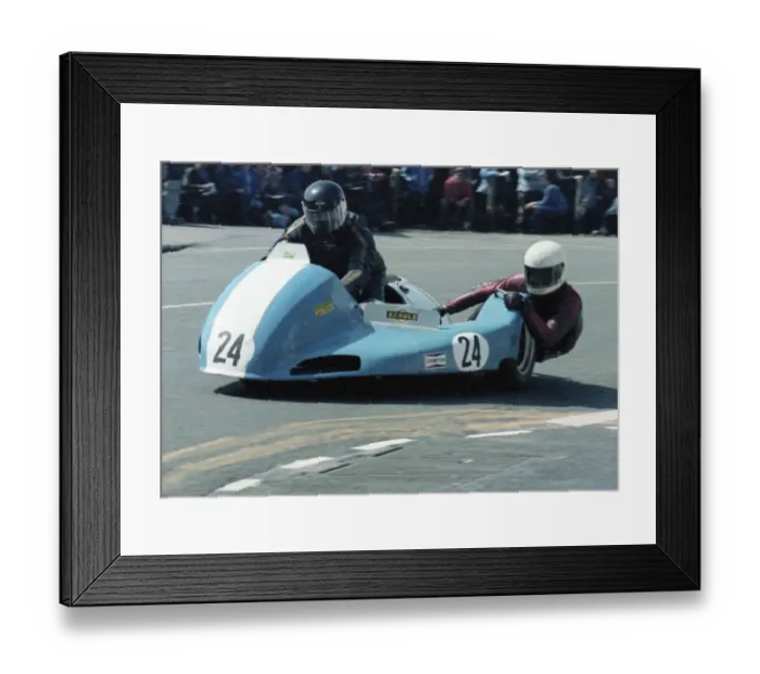 Framed Print : Derek Plummer & Roger Tomlinson (Kawasaki) 1981 Sidecar TT Framed Print : Derek Plummer & Roger Tomlinson (Kawasaki) 1981 Sidecar TT