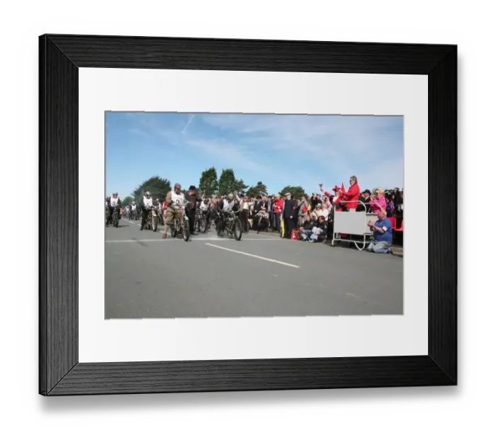 Framed Print : George Cohen (1907 Norton) No. 1 & Chris Read (1907 Vindec spl) No. 2, 2007 Re-enactment Framed Print : George Cohen (1907 Norton) No. 1 & Chris Read (1907 Vindec spl) No. 2, 2007 Re-enactment