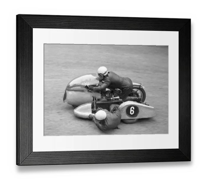 Framed Print : Heinz Luthringhauser & Herman Hahn (BMW) 1965 Sidecar TT Framed Print : Heinz Luthringhauser & Herman Hahn (BMW) 1965 Sidecar TT