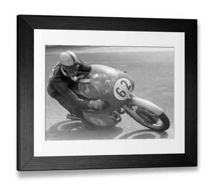 Framed Print : John Surtees (MV) 1958 Junior TT Framed Print : John Surtees (MV) 1958 Junior TT
