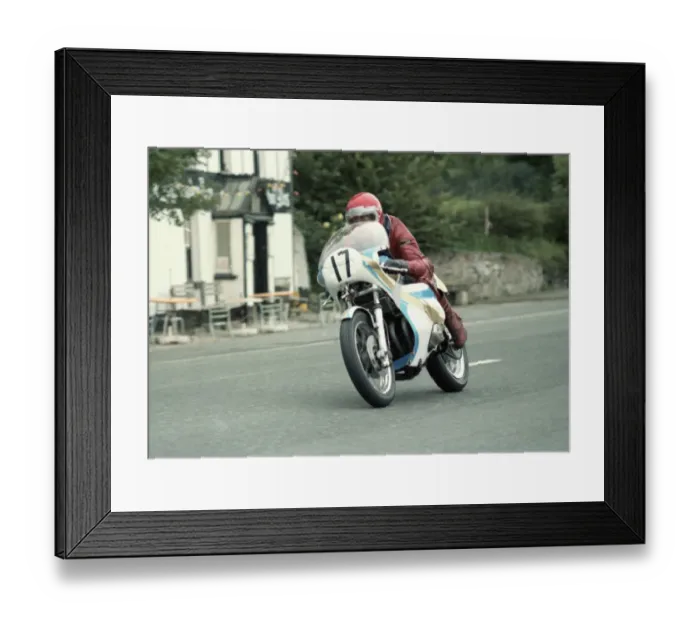 Framed Print : Colin Pearson (Suzuki) 1980 Senior Manx Grand Prix Framed Print : Colin Pearson (Suzuki) 1980 Senior Manx Grand Prix