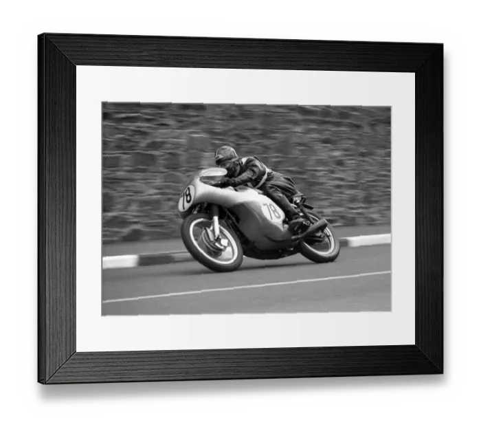 Framed Print : Bill Innocent (Triumph / Norton) 1963 Senior Manx Grand Prix Framed Print : Bill Innocent (Triumph / Norton) 1963 Senior Manx Grand Prix