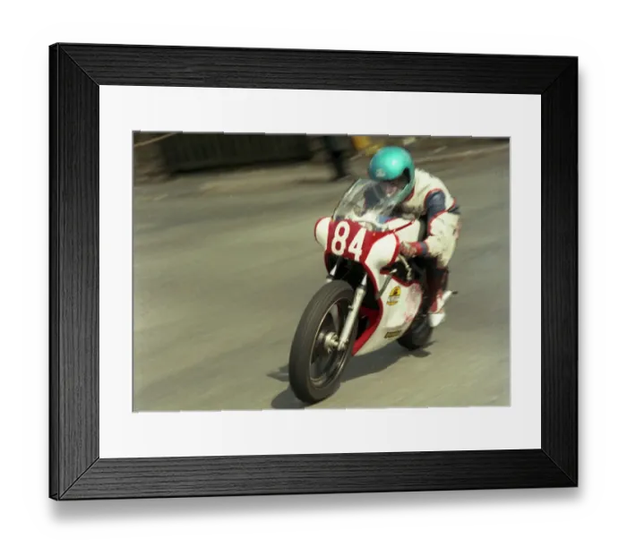 Framed Print : Phil Armes (Yamaha) 1984 Newcomers Manx Grand Prix Framed Print : Phil Armes (Yamaha) 1984 Newcomers Manx Grand Prix