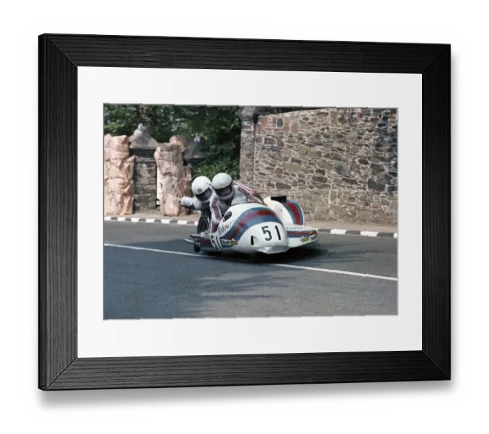 Framed Print : Dave Houghton & Ashley Wooller (Roboserve Yamaha) 1978 Sidecar TT Framed Print : Dave Houghton & Ashley Wooller (Roboserve Yamaha) 1978 Sidecar TT