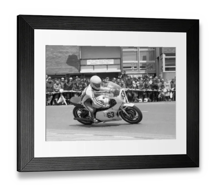 Framed Print : Kwong King Wong (Yamaha) first running, 1981 Senior TT Framed Print : Kwong King Wong (Yamaha) first running, 1981 Senior TT