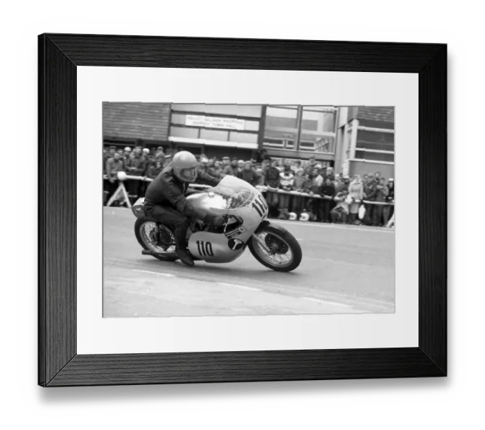 Framed Print : Jeff Middleton (Suzuki) 1981 Senior TT Framed Print : Jeff Middleton (Suzuki) 1981 Senior TT
